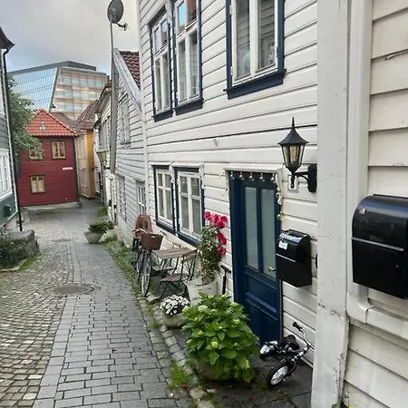 Beautiful House From 1790 Apartament